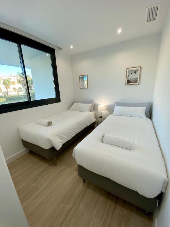 Postel nebo postele na pokoji v ubytování Tarifa Cozy House - Modern, Pool, Parking, Wifi,