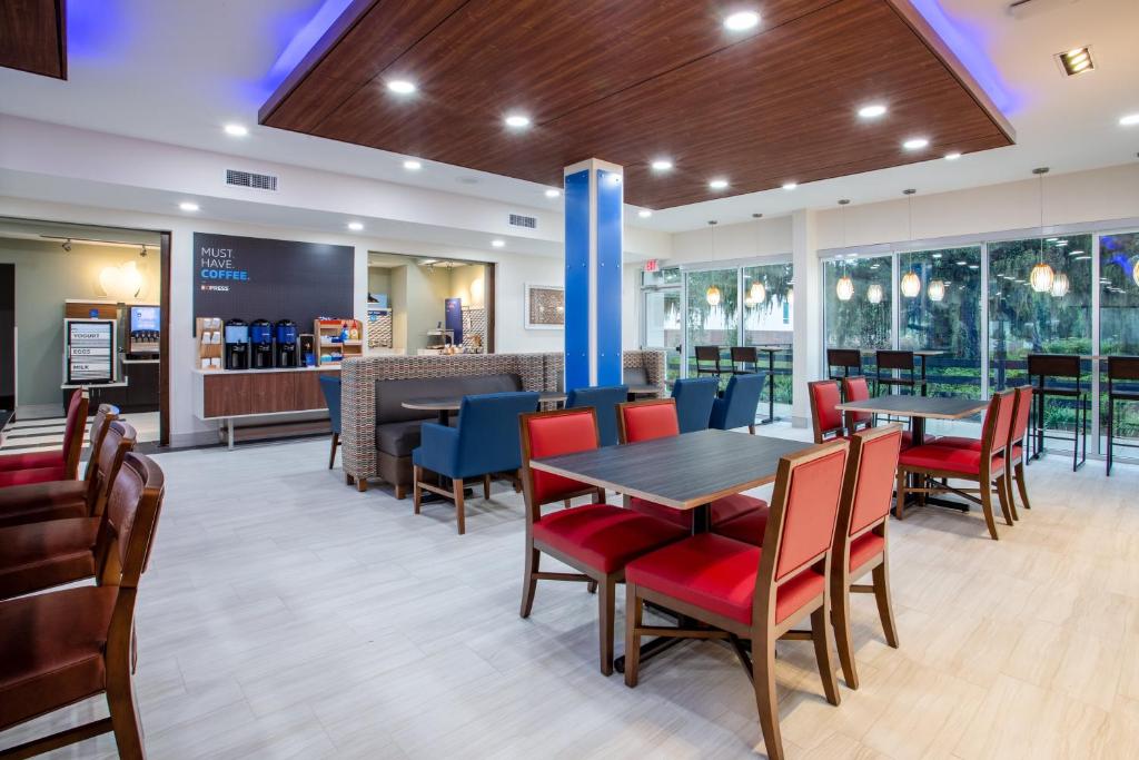 Holiday Inn Express & Suites - Deland South by IHG photo