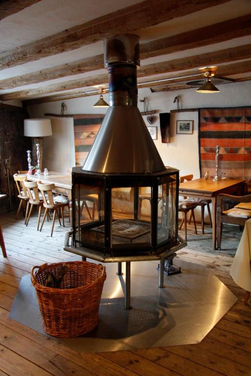 Zur Ewigen Lampe Romantisches Landhotel & Restaurant, Nideggen –  Aktualisierte Preise für 2023
