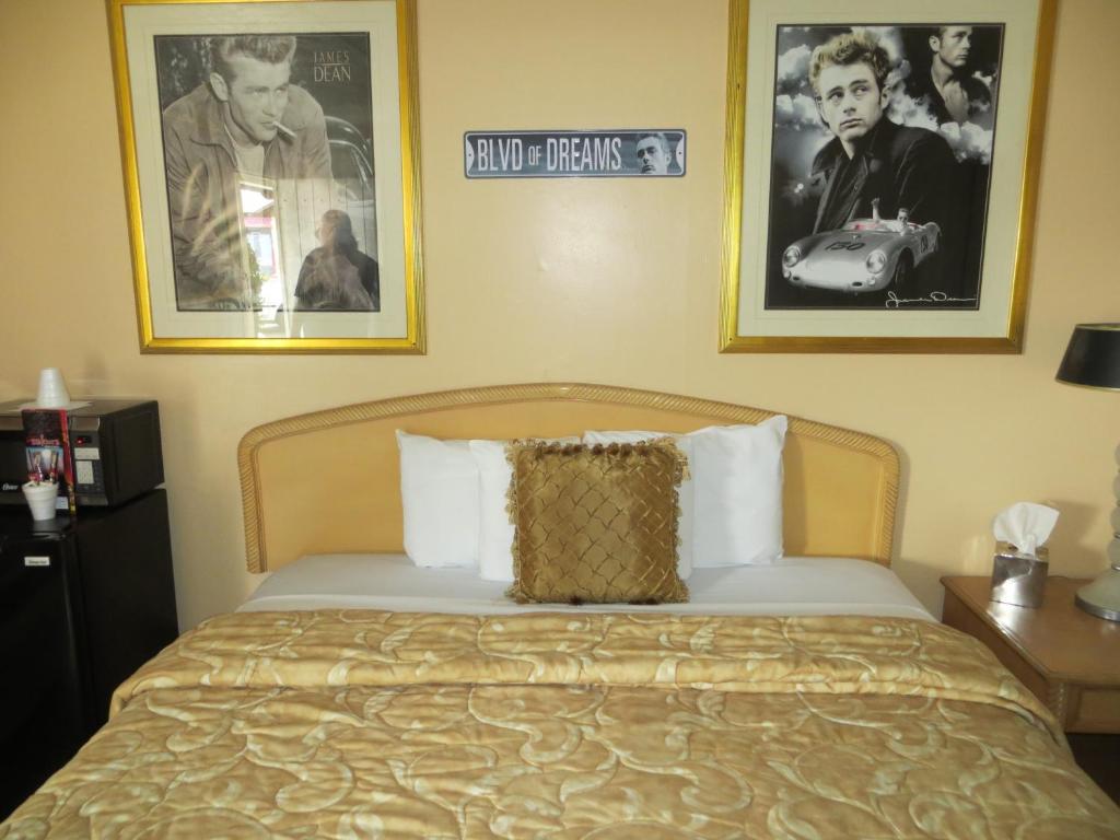 Postel nebo postele na pokoji v ubytování El Trovatore Motel