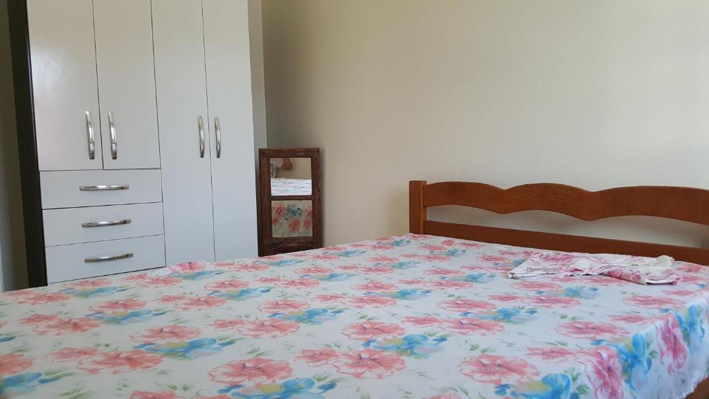  APARTAMENTO MEIA QUADRA DO MAR