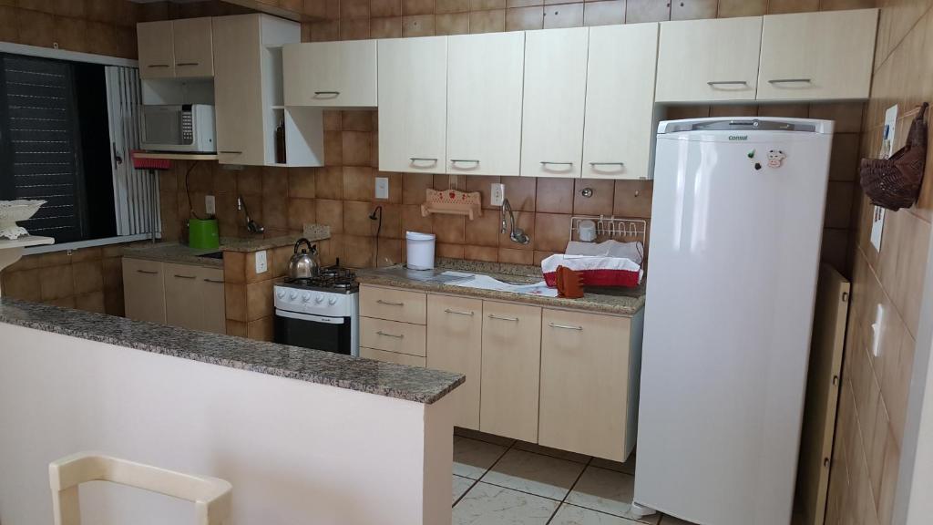  APARTAMENTO MEIA QUADRA DO MAR