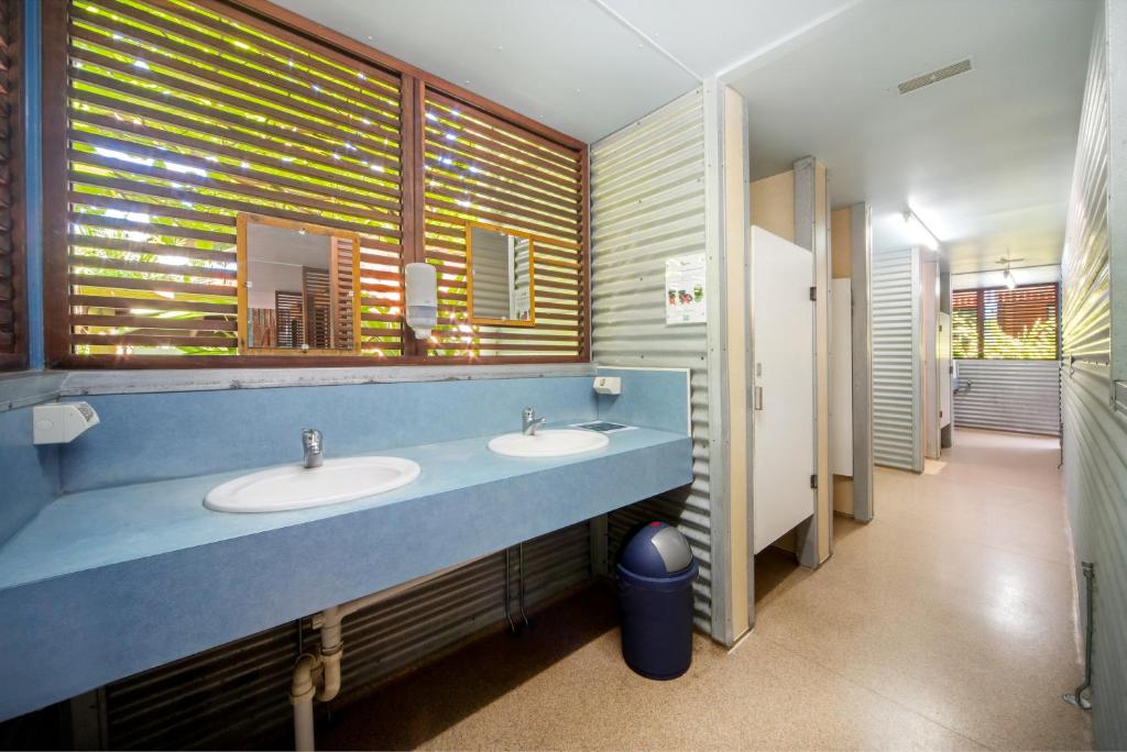 Airlie Beach Magnums - Adults Only tesisinde bir banyo