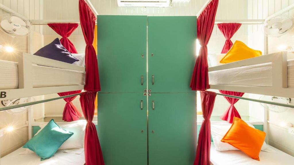 Postel nebo postele na pokoji v ubytování Madpackers Amritsar Bunks, Rooms, & Community