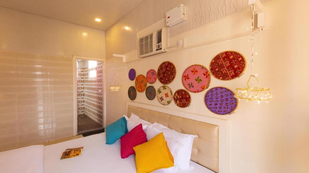 Postel nebo postele na pokoji v ubytování Madpackers Amritsar Bunks, Rooms, & Community