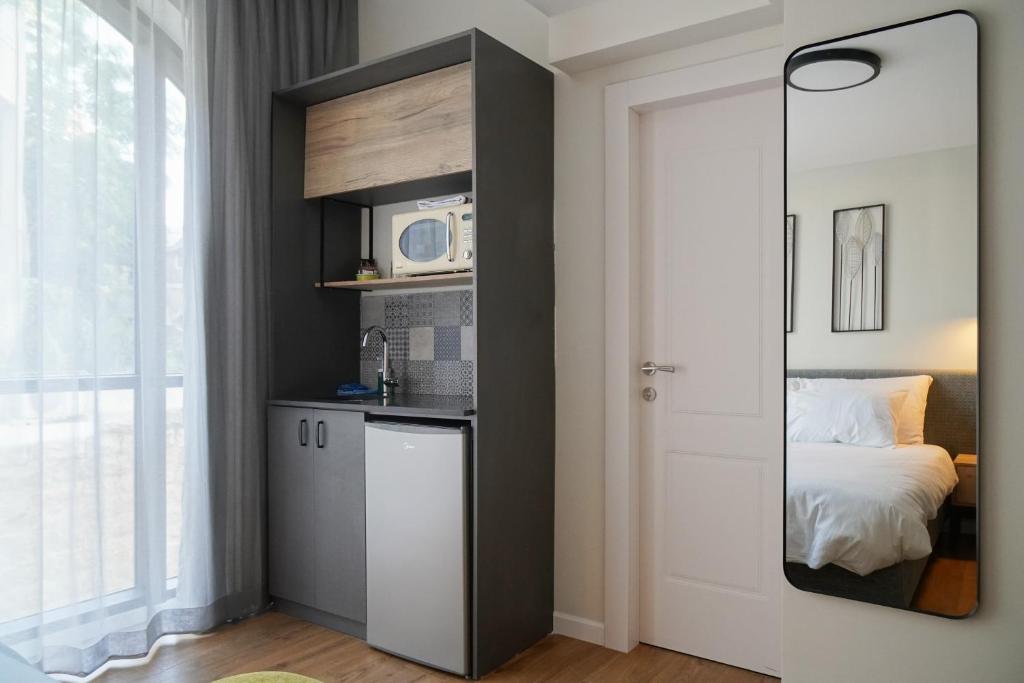 Kuchyň nebo kuchyňský kout v ubytování Apartique Hotel