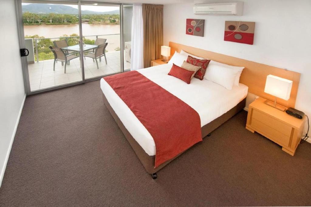 Cama o camas de una habitación en Edge Apartment Hotel