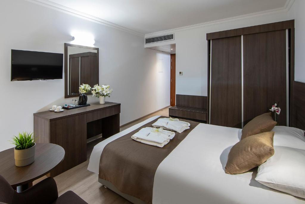 Kapetanios Limassol Hotel - 