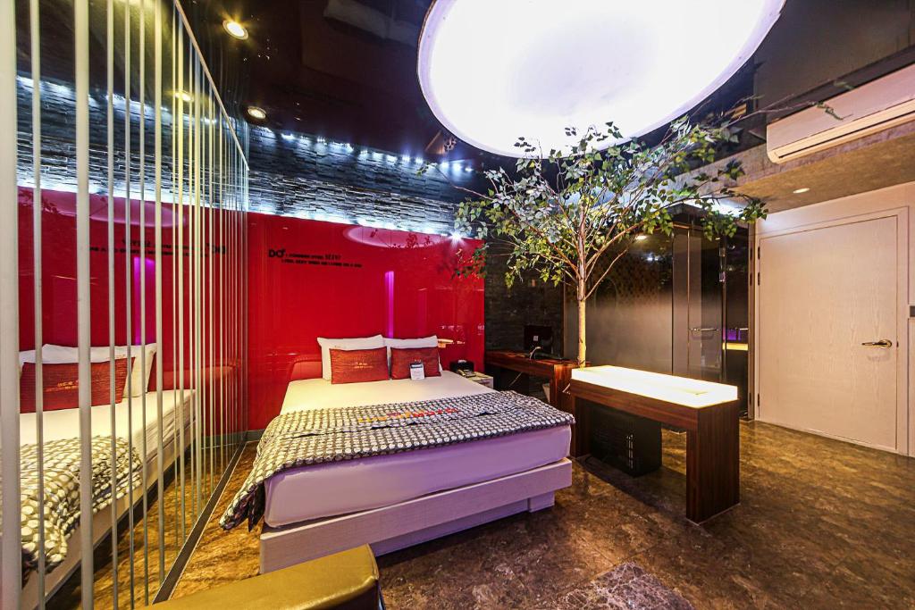 Postel nebo postele na pokoji v ubytování Login Hotel