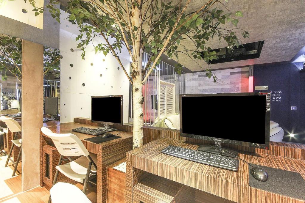 TV a/nebo společenská místnost v ubytování Login Hotel