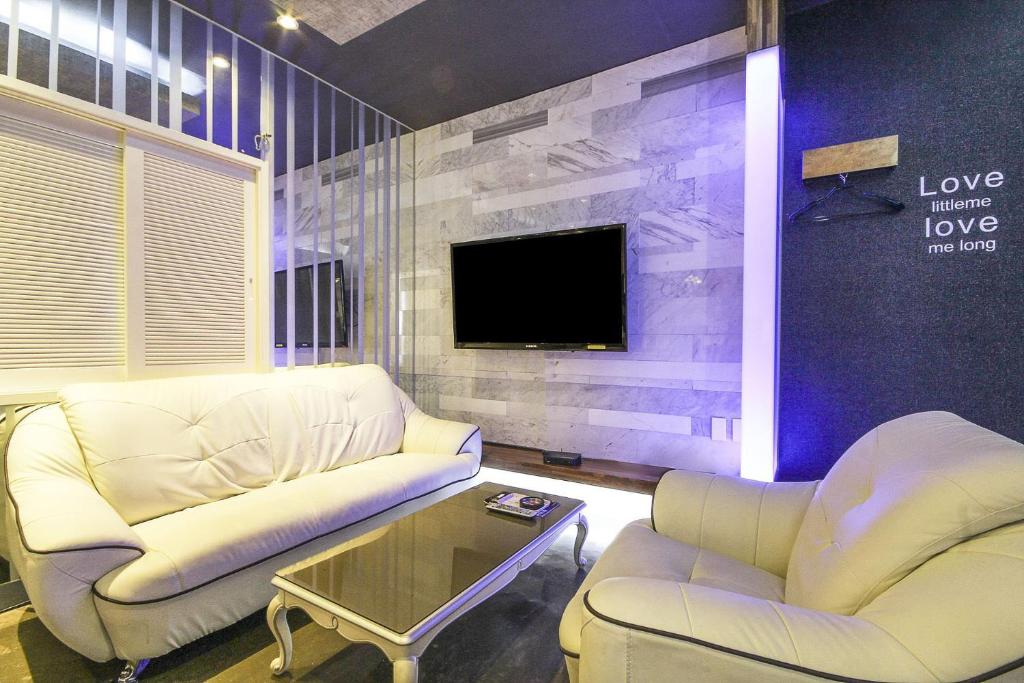 TV a/nebo společenská místnost v ubytování Login Hotel