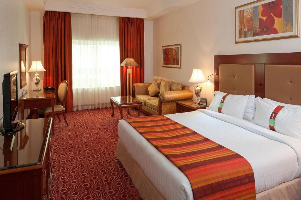 Sunday Hotel Holiday international Dubai - Resim 21
