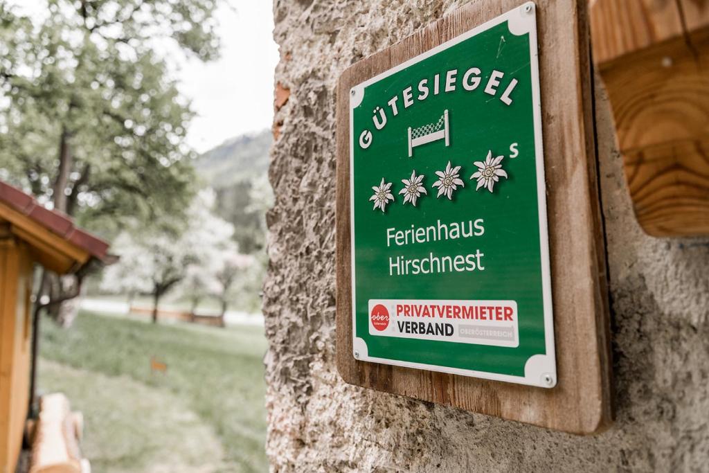 Majutusasutuses Ferienhaus Hirschnest olev sertifikaat, autasu, silt või muu dokument