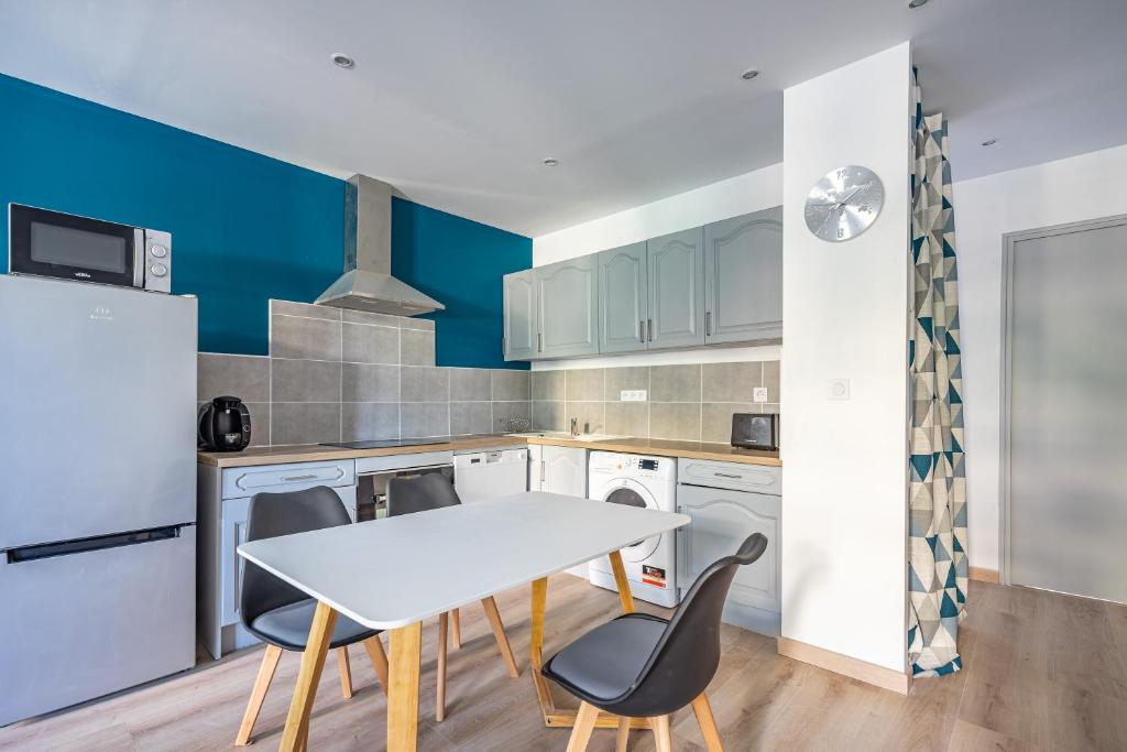 Blue Appartement Spacieux 3 chambres - Two-Bedroom Apartment