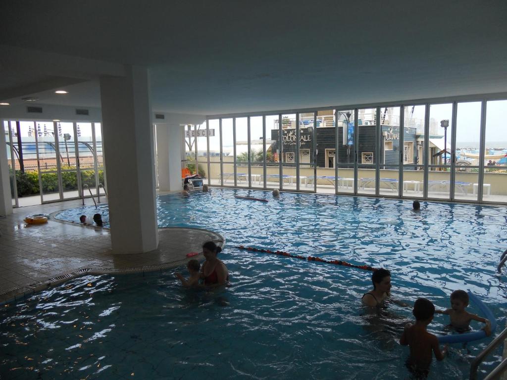 Bazén v ubytování Hotel Negresco nebo v jeho okolí