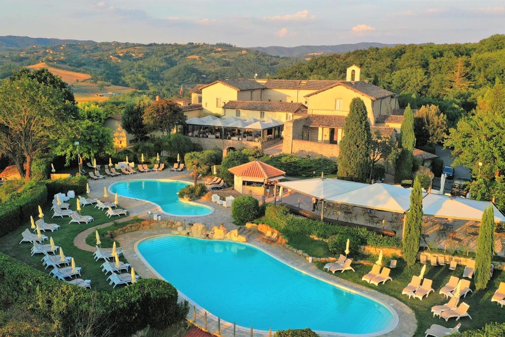 Bazén v ubytování Abbazia Collemedio Resort & Spa nebo v jeho okolí