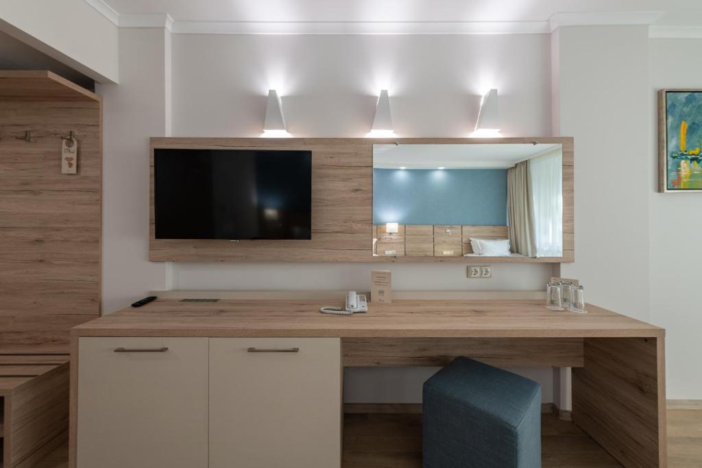 TV a/nebo společenská místnost v ubytování Hotel Neptun Beach