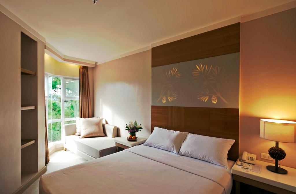 Chalet Baguio - Double Double Double Room