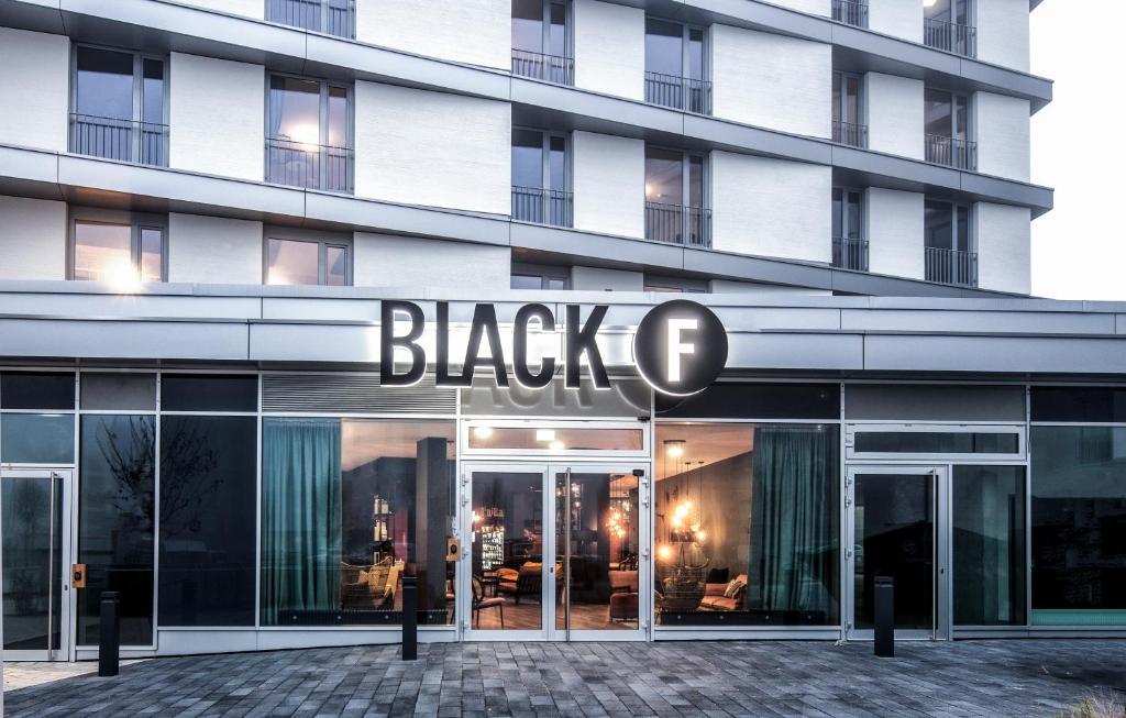 Certifikát, hodnocení, plakát nebo jiný dokument vystavený v ubytování Black F House - Serviced Apartments
