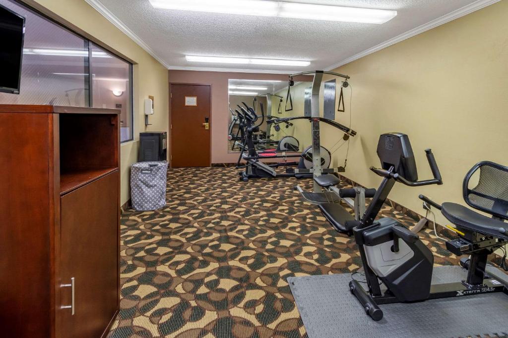 Fitness centrum a/nebo fitness zařízení v ubytování Quality Inn Paradise Creek