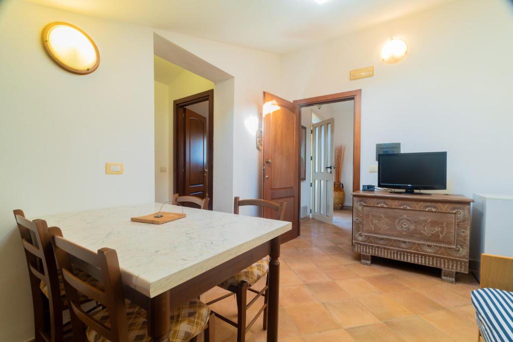 Een TV en/of entertainmentcenter bij Bonsai B&B Alghero
