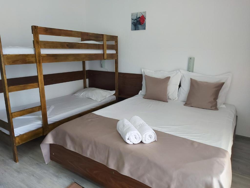 Postel nebo postele na pokoji v ubytování Complex Mediteranean Mamaia