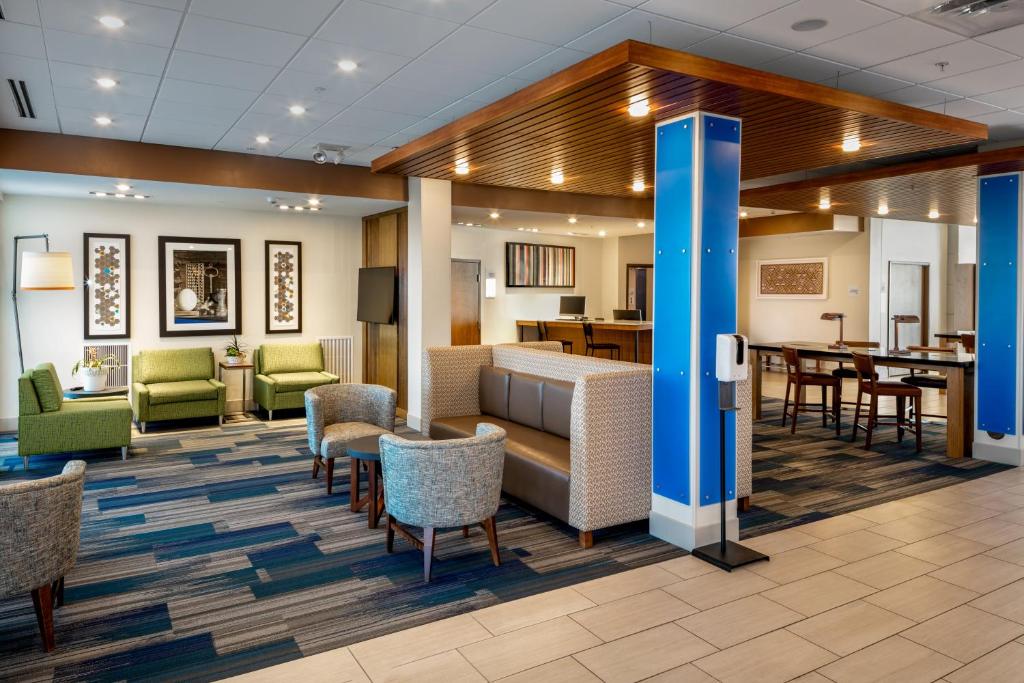 Holiday Inn Express & Suites - Bend South by IHG photo