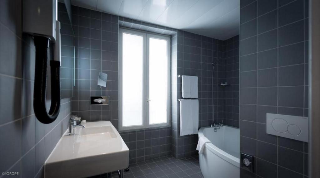 Hotel Mirabeau Eiffel - Resim 26