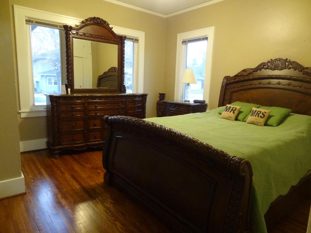 Covered By Faith Rentals Downtown -Family House - Housity