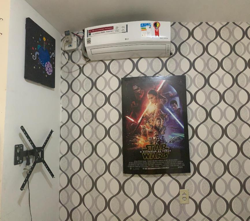  Quarto simples com cama de casal