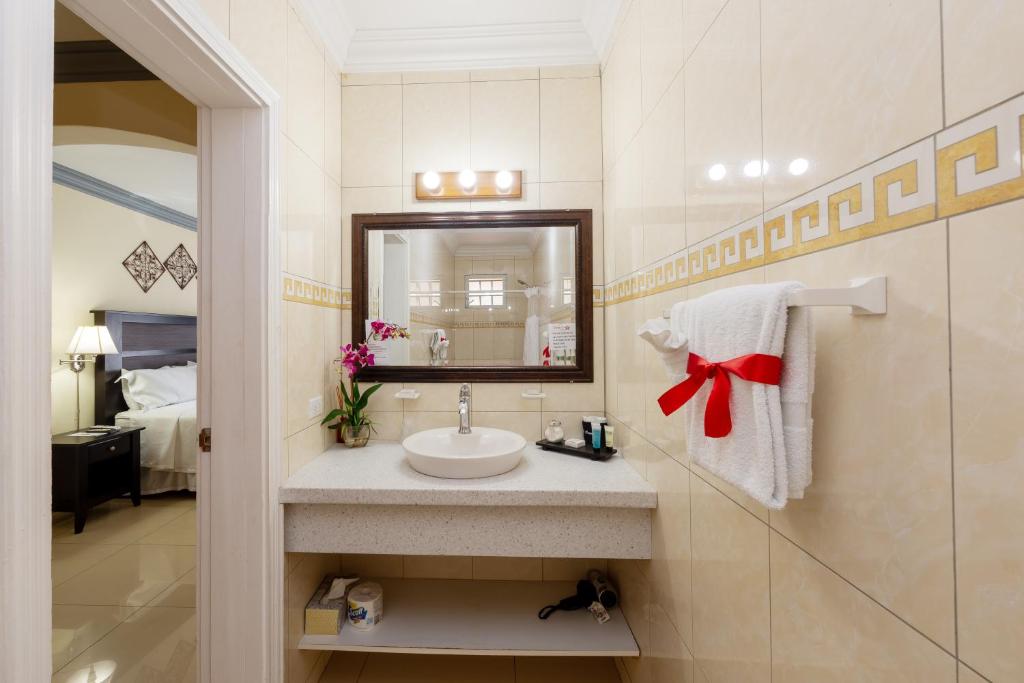 Koupelna v ubytování Baker's Suites