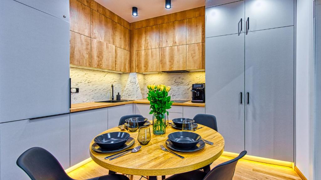 Kuchyňa alebo kuchynka v ubytovaní Apartament Wood Lux - 5D Apartamenty