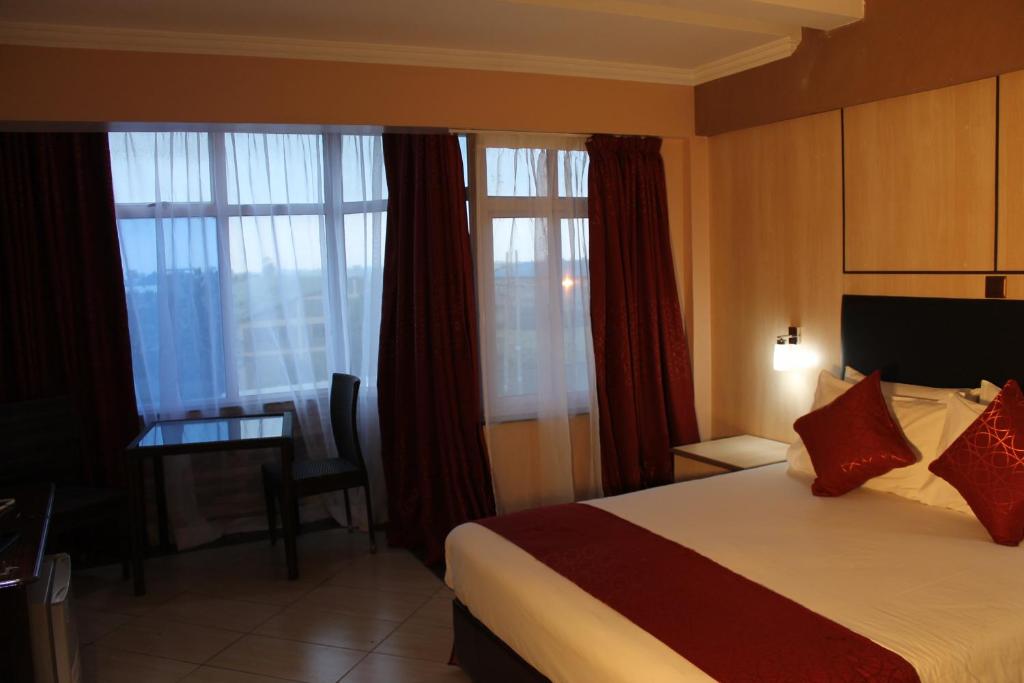 Postel nebo postele na pokoji v ubytování Airport Landing Hotel