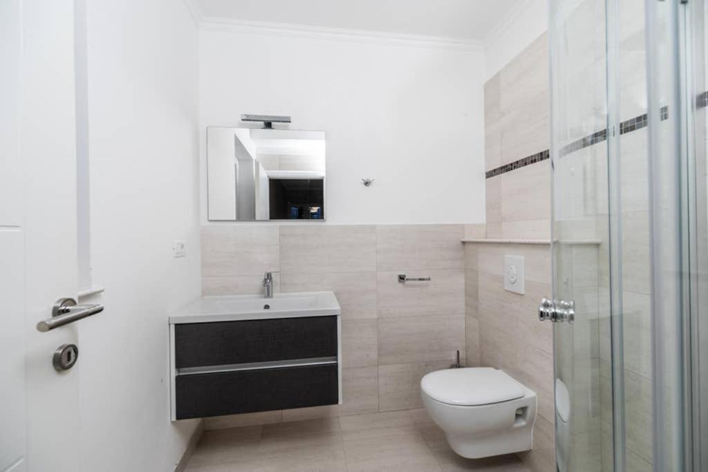 Kúpeľňa v ubytovaní Luxury Apartment Marina View No 1