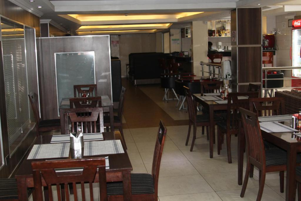 Restaurace v ubytování Airport Landing Hotel