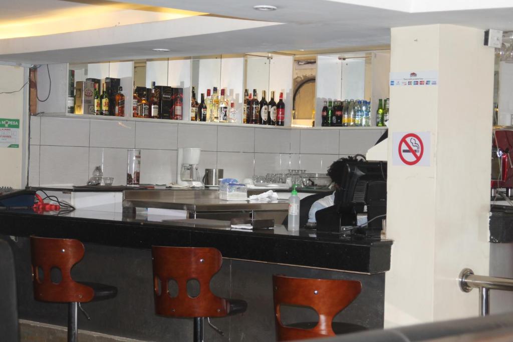 Lounge nebo bar v ubytování Airport Landing Hotel
