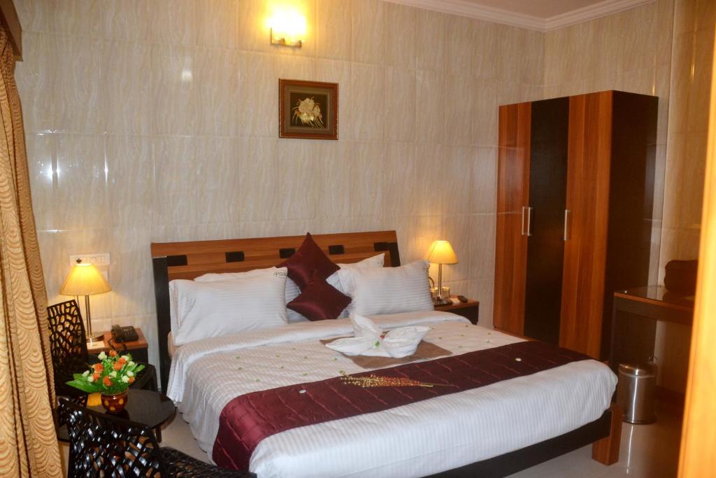 Postel nebo postele na pokoji v ubytování Peace Inn Chennai