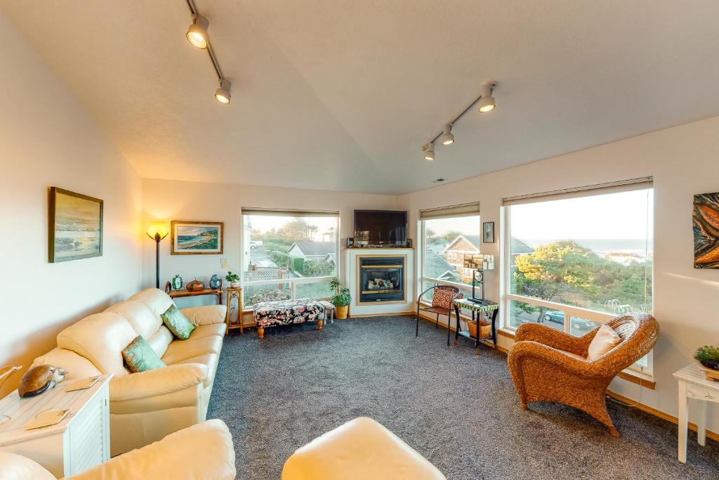 a living room with a couch and a table at JS Beach House in Lincoln City