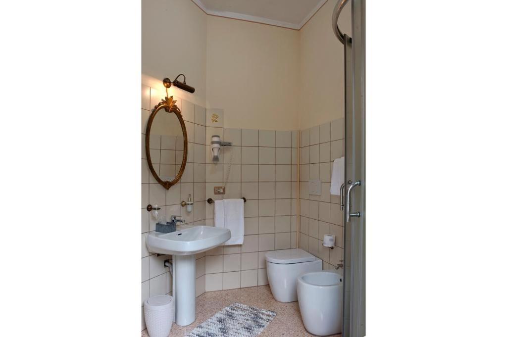 A bathroom at Dolce Rosa ♡ Centro Storico