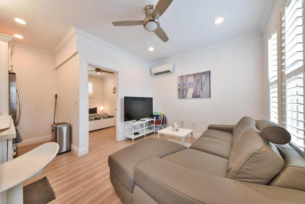 A seating area at 1000#4 Modern Beach Home, Steps from Sand w/AC!