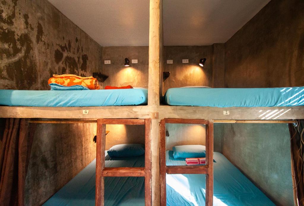 Postel nebo postele na pokoji v ubytování Sunlit Hostel
