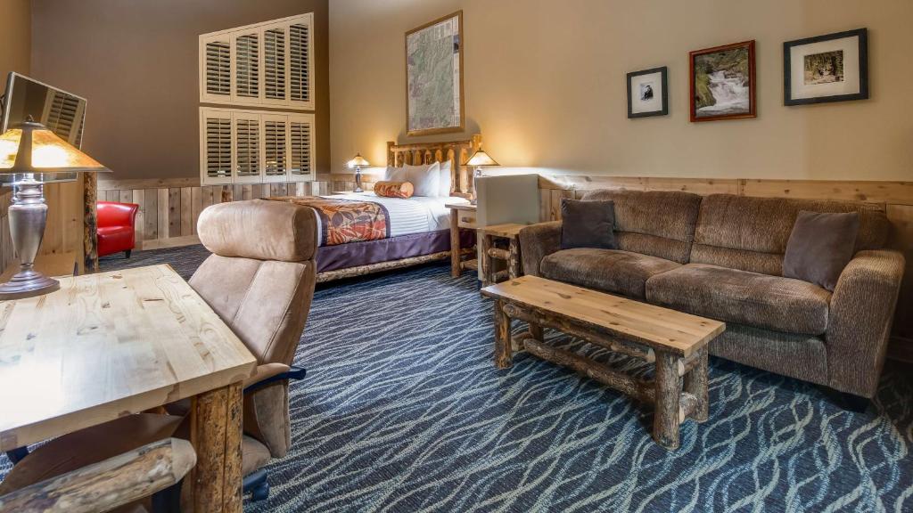 Best Western Plus Battleground Inn & Suites photo