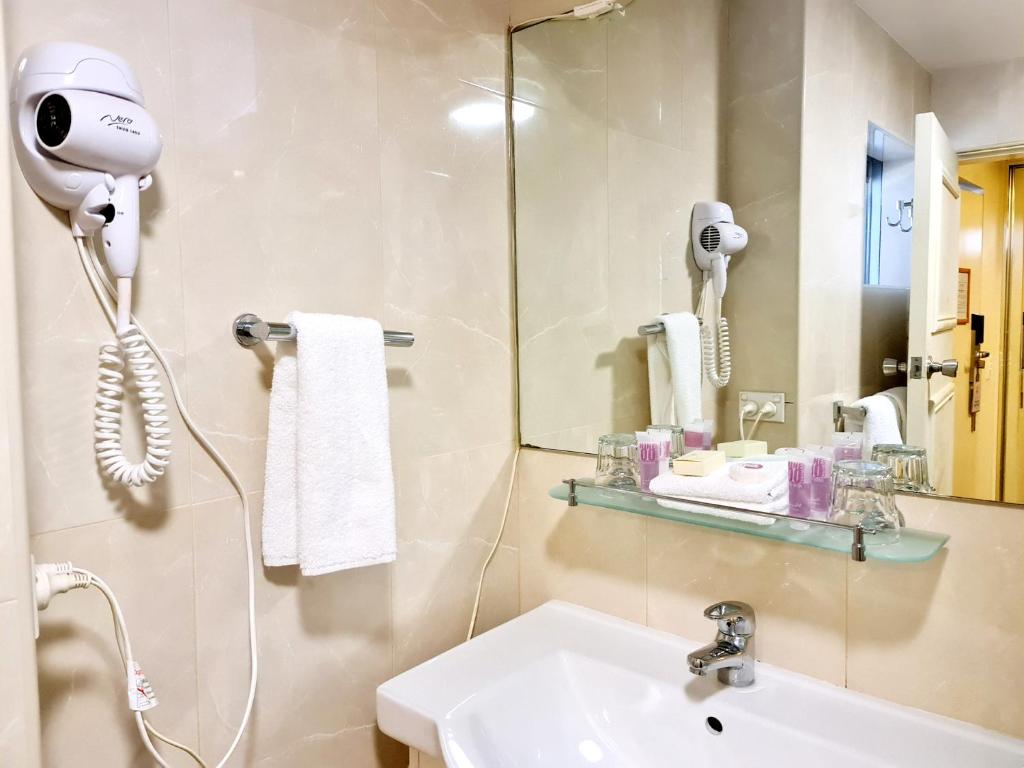 Twin Towers Inn - Resim 30