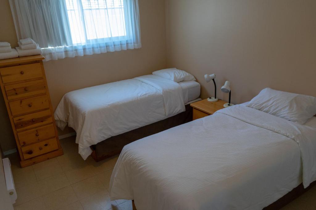 Postel nebo postele na pokoji v ubytování Sandy Beach Suites