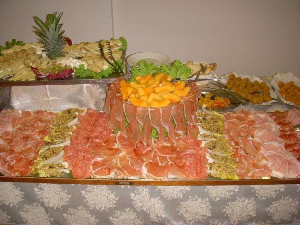 Hotel Moresco Riccione - Piscina Beach Village - Resim 42