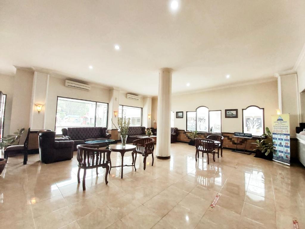 Posezení v ubytování Hotel Pelangi Malang, Kayutangan Heritage