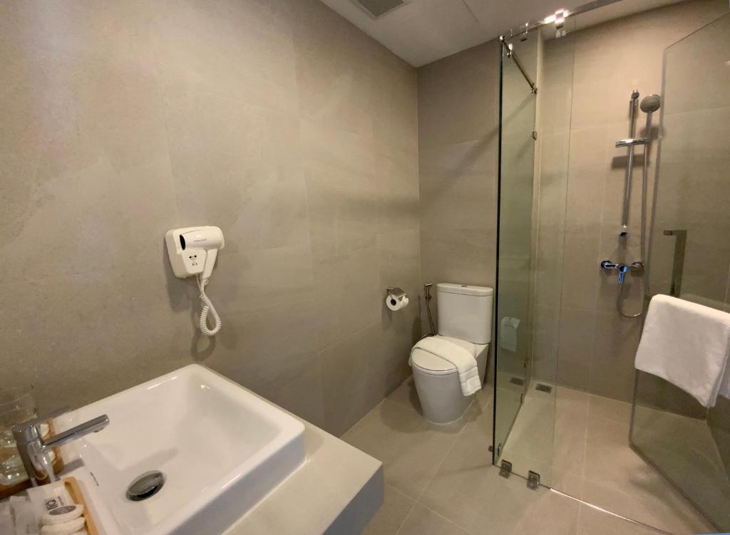 bliQ Hotel Chanthaburiにあるバスルーム