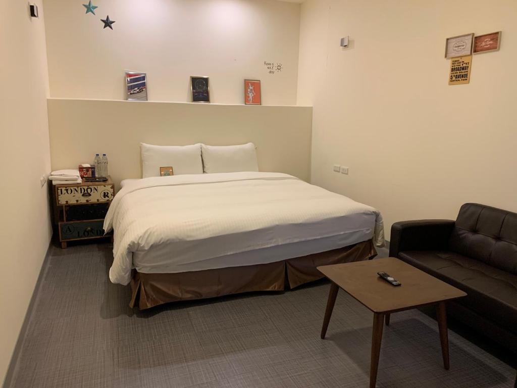 Postel nebo postele na pokoji v ubytování Skyone Hotel