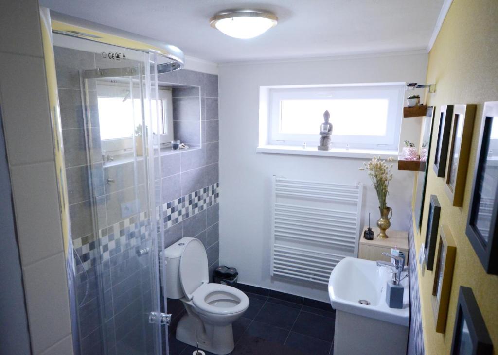 Koupelna v ubytování Štýlový apartmán s vlastnou saunou