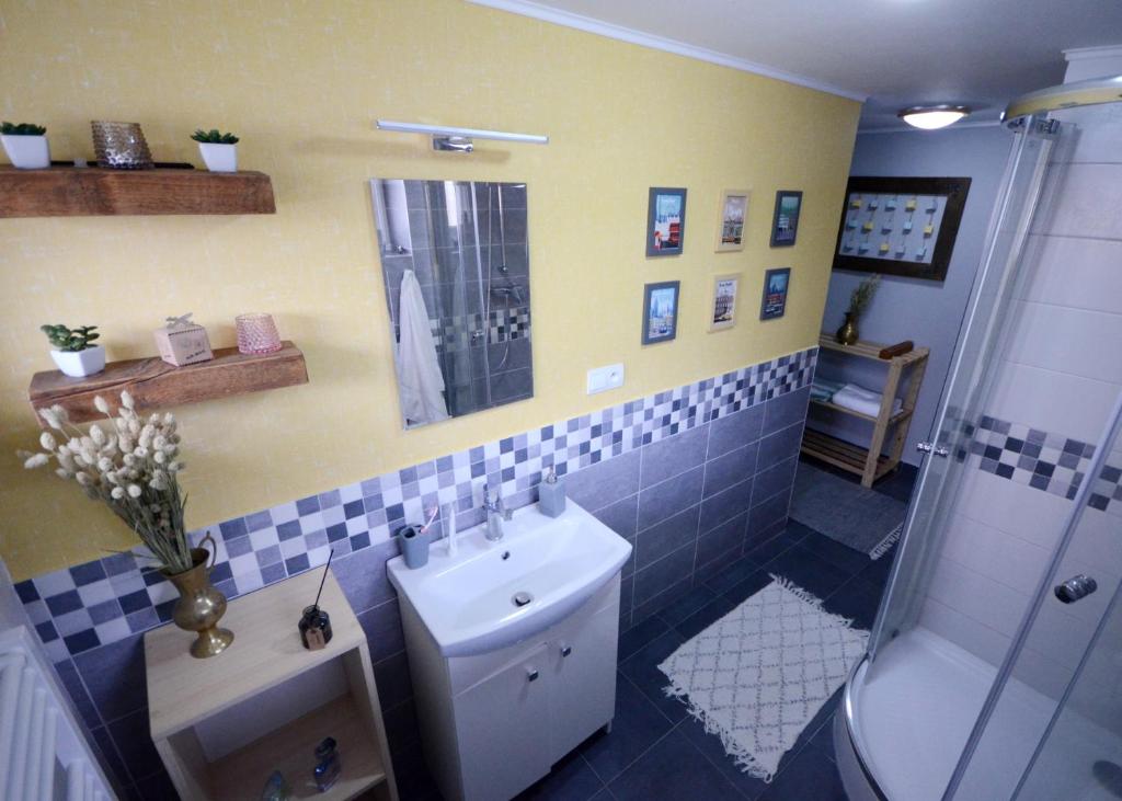 Koupelna v ubytování Štýlový apartmán s vlastnou saunou